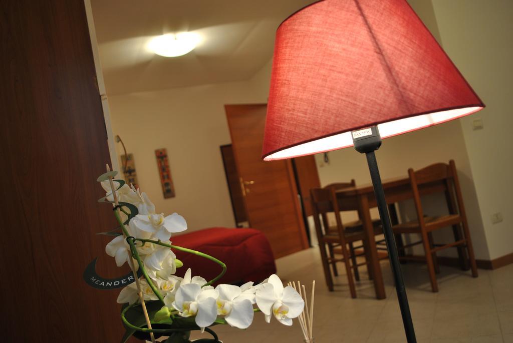 Appartamenti Del Borgo การ์ดา ภายนอก รูปภาพ