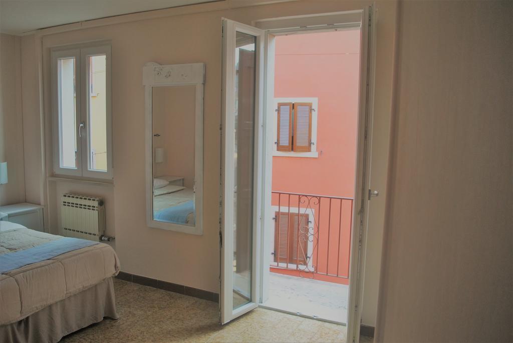 Appartamenti Del Borgo การ์ดา ภายนอก รูปภาพ