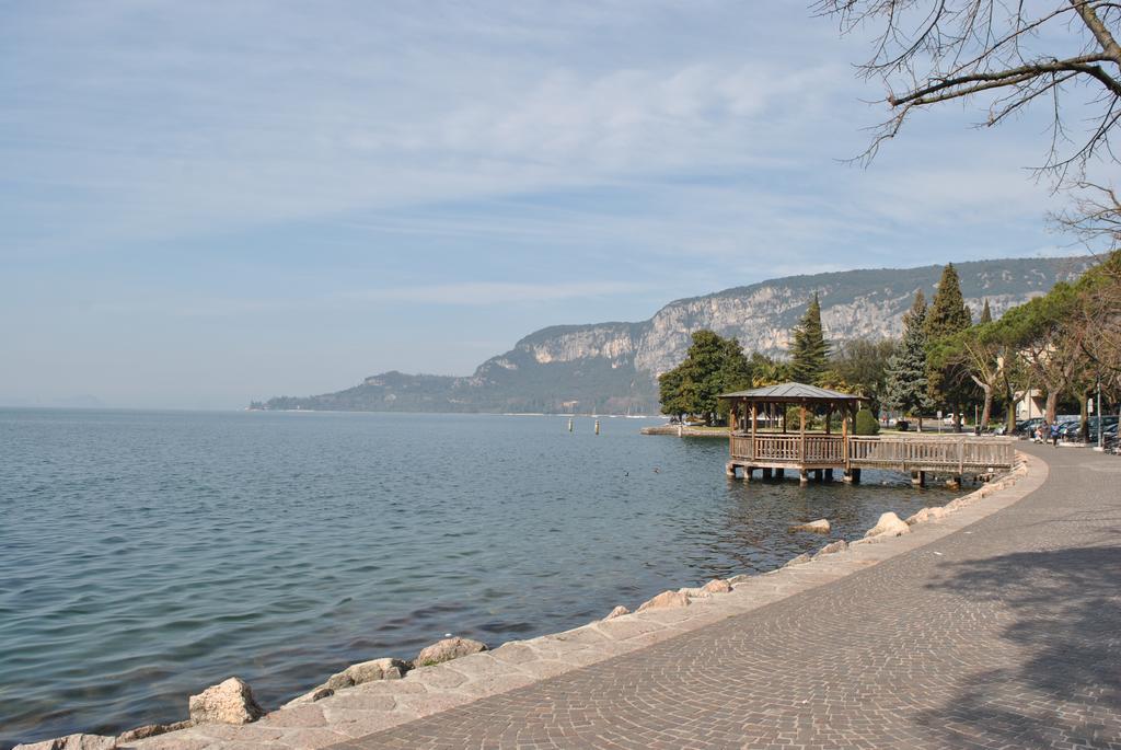 Appartamenti Del Borgo การ์ดา ภายนอก รูปภาพ
