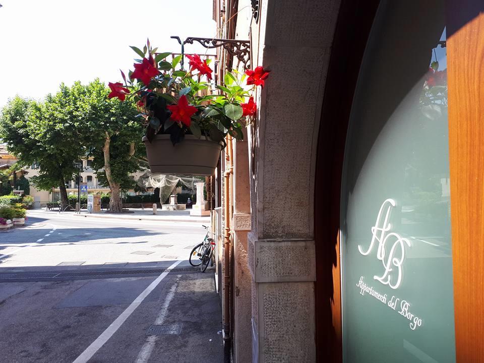 Appartamenti Del Borgo การ์ดา ภายนอก รูปภาพ